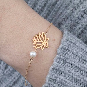 Lotus Bracelet,pearl flower bracelet,Wire wrapped pearl,custom birthstone bracelet,bridesmaid gift,birthday gift,yoga jewelry,daily jewelry