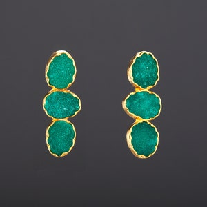 Orecchini pendenti lunghi in quarzo verde con drusa, orecchini con tre pietre, drusa di quarzo verde avvolta, orecchini con pietre naturali, orecchini con abito verde