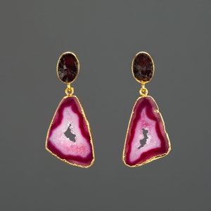 Two tier pink quartz geode earring,sliced nature pink quartz earring,triangle pink geode,anniversary gift, opened red quartz druzy earrings