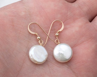 Freshwater white coin pearl earrings in sterling silver/14k gold filled,bridesmaid earrings,maid of honor gift,mother&#39;s day gift,custom card
