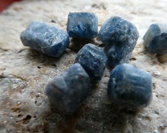 Raw blue sapphire 7-10mm undrilled nuggets -7 pcs natural 7g-jewelry making-collector item-gift
