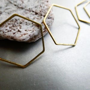 Breloque hexagonale en laiton doré de 22 mm - 7,14 anneaux nid d'abeille - apprêts pour la création de boucles d'oreilles image 4