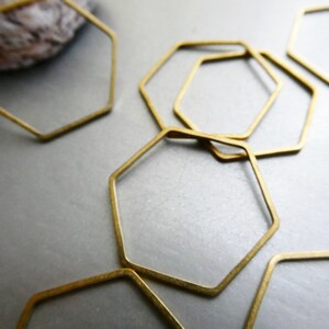 Breloque hexagonale en laiton doré de 22 mm - 7,14 anneaux nid d'abeille - apprêts pour la création de boucles d'oreilles image 2