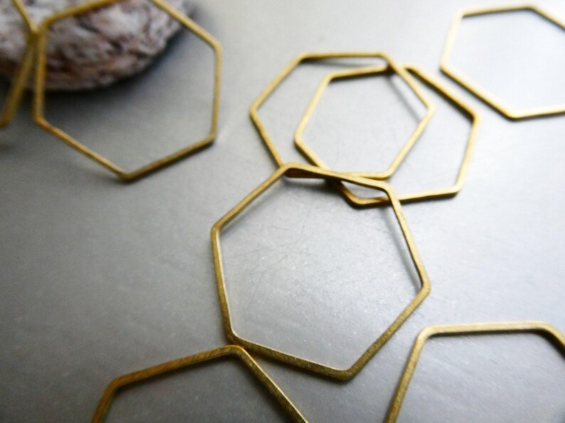 Breloque hexagonale en laiton doré de 22 mm - 7,14 anneaux nid d'abeille - apprêts pour la création de boucles d'oreilles image 2