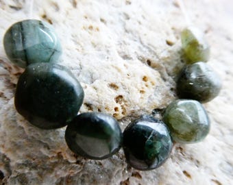 Emerald coin flat 8-9mm round beads- 7 pcs gemstone-bracelet jewelry making-craft natural beads