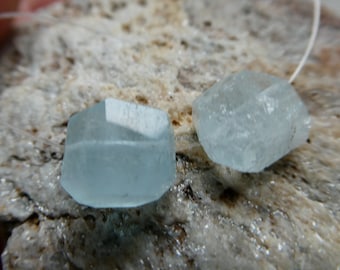 Aquamarijn Nuggetkralen 11-12 mm - 2 stuks focale bijpassende natuurlijke -sieraden maken- edelsteenkralen