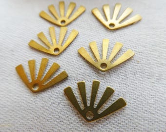 Gold fan 15mm brass charm - 4 sun earrings links pcs- findings-jewelry making- craft beads