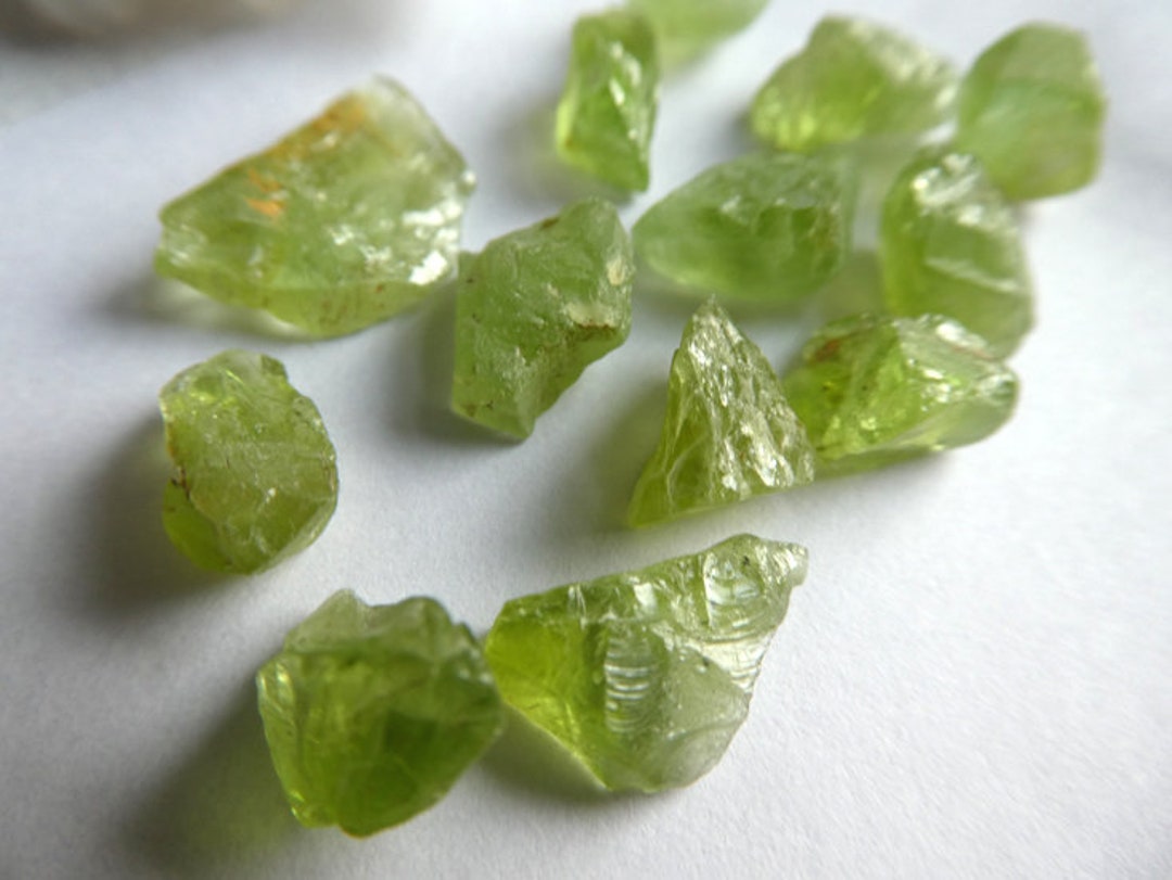 Raw Peridot Crystals 13 Pcs 8g 9-13mm Undrilled Gemstone jewelry Beads ...