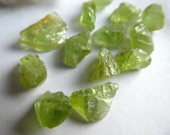 Raw peridot crystals- 13 pcs -8g- 9-13mm- undrilled gemstone -jewelry beads supply-green stone crystals -craft stone beads-peridot gemstone