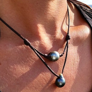 Tahitian pearls, woman chocker, leather australian, tahitian pearl as clasp - Manoa