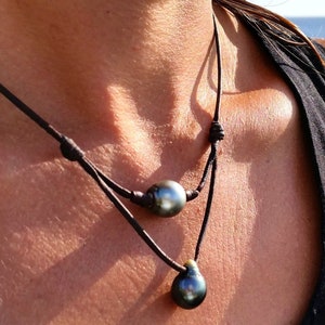Tahitian pearls, woman chocker, leather australian, tahitian pearl as clasp