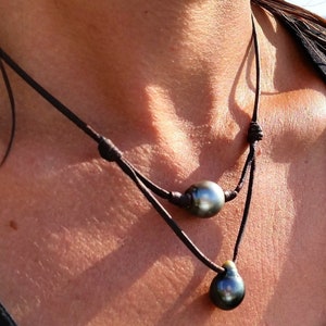 Tahitian pearls, woman chocker, leather australian, tahitian pearl as clasp
