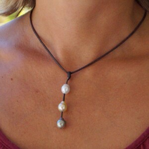 Perla di Tahiti, collana da donna, oro australiano e perle bianche, pelle, collana con ciondolo da donna, chiusura in perla d&#39;argento