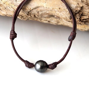 Tahitian pearls, man bracelet, hand rolled leather, adaptable leather