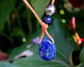 Perle de Tahiti, pendentif en lapis lazuli,  perle lapis, cuir australien, collier homme, fermoir ajustable