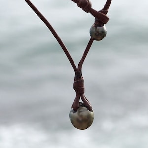 Big tahitian pearl,  men chocker,  australian natural leather, tahitian pearl as clasp