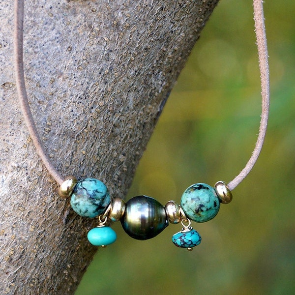 Perle  de tahiti et perles turquoise, or gold filled 14K, cuir australien, collier ras cou  femme