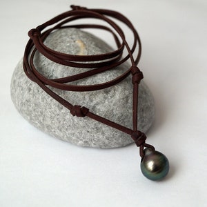 Genuine peacock Tahitian pearl, australian leather, men necklace, adaptable