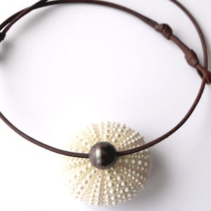 Collar para hombre con auténtica perla de Tahití, cuero australiano, cierre de perla de ágata negra.