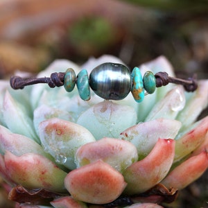 Tahitian pearl, turquoise beads, women adjustable bracelet, hand rolled leather