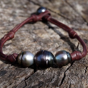 Tahitian pearls, leather men bracelet, tahiti pearl as clasp