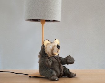 Tischlampe knuddelig mit Stofftier Igel und Bild im Schirm