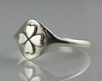 Clover Ring, Silver Signet Ring, Ring for Women, Signet Ring, Silver Jewelry, Seal Ring, Pinky Ring, Good Luck Ring, Unique Signet Ring