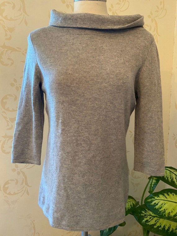Sutton 100% Cashmere Gray Sweater Ladies Medium