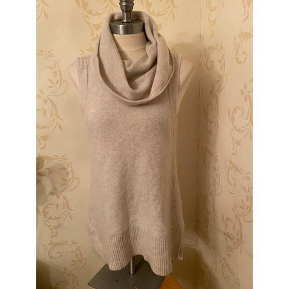 Saks Fifth Avenue Sleeveless 100 