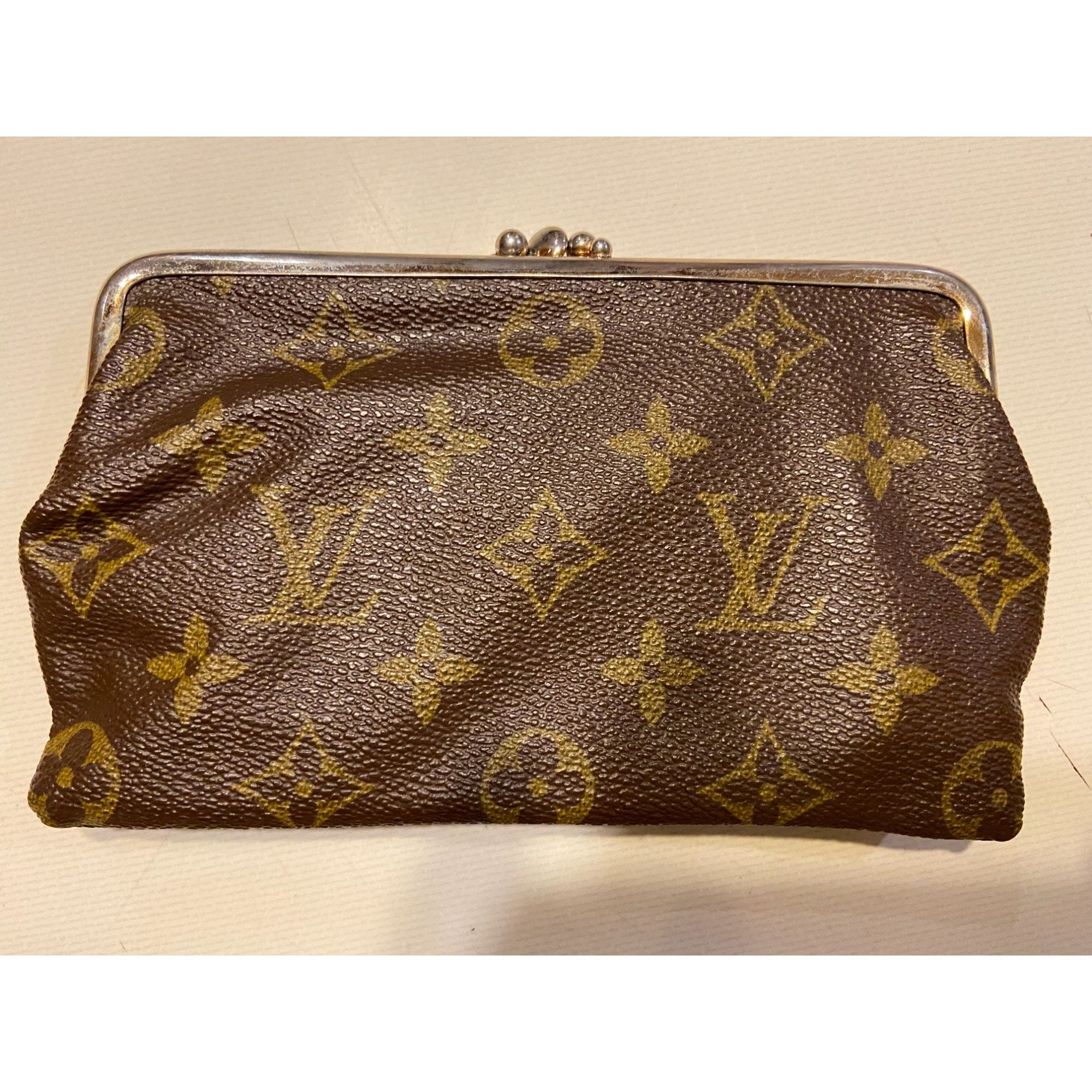 Authentic Louis Vuitton French kiss lock wallet in classic monogram,  Women's Fashion, Bags & Wallets, Purses & Pouches on Carousell