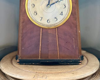 Vintage 1936 Ingraham electric clock model# SC323 Tall Beehive Style Shelf Clock