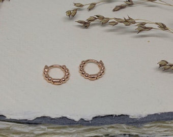 Kleine Rose Gold Hoops, Rose Gold Huggie, Rose Gold Ball Hoops, Layering Hoops, Second Hole Hoop Earring