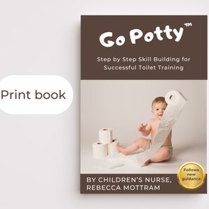 Può includere: Una copertina di libro marrone con il titolo "Go Potty" in bianco, in un carattere divertente. Il libro tratta dell'addestramento al vasino e presenta una foto di un bambino che gioca con la carta igienica. Il testo "Step by Step Skill Building for Successful Toilet Training" è sotto il titolo. Il libro è di "Children's Nurse, Rebecca Mottram".