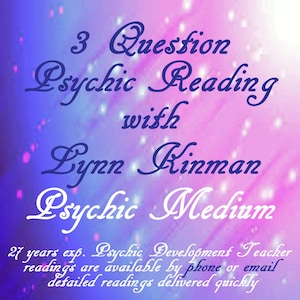 Pu&ograve; includere: Un'immagine colorata con uno sfondo scintillante e un testo che recita "3 Question Psychic Reading with Lynn Kinman Psychic Medium". Il testo dice anche "27 years exp. Psychic Development Teacher readings are available by phone or email detailed readings delivered quickly".