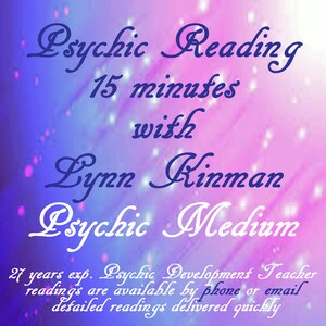 Pu&ograve; includere: Uno sfondo viola e rosa con un testo sovrapposto bianco e blu. Il testo recita "Psychic Reading 15 minutes with Lynn Kinman Psychic Medium 27 years exp. Psychic Development Teacher readings are available by phone or email detailed readings delivered quickly"