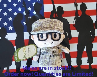 Soldado militar de peluche personalizado con gafas.