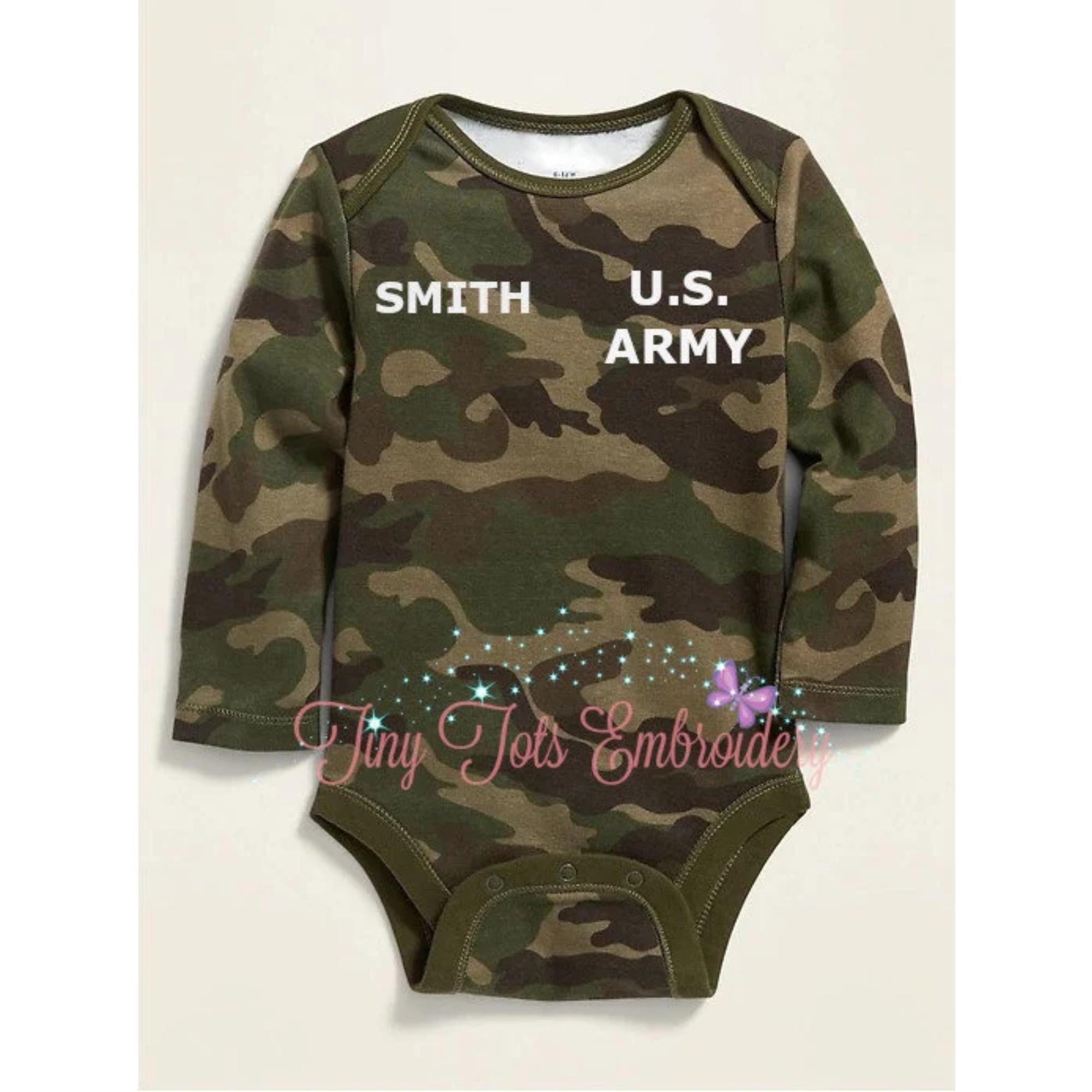 Body de bebé de camuflaje personalizado: regalo para la familia militar -  Etsy México, image size:2000x2000