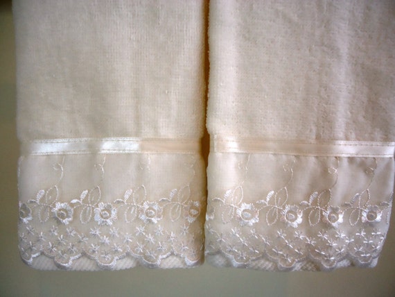 2 IVORY Velour Cotton Embellished NEW by UtaLace LACE Fingertip Guest Towels