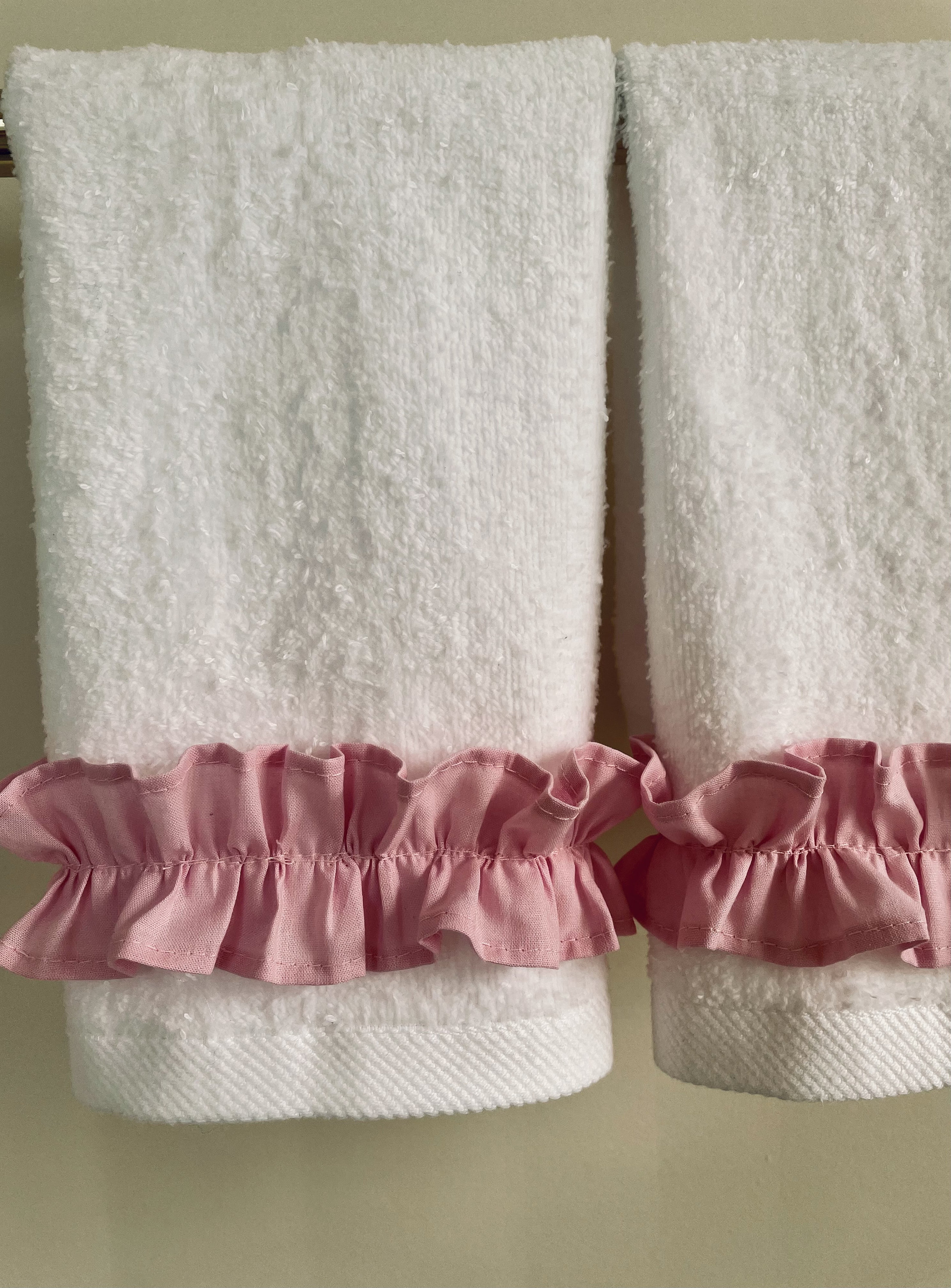 PINK RUFFLE Fingertip Towels 2 White Velour Towel, 100 Cotton, 2 Light