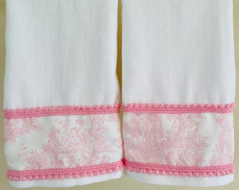 Serviettes du bout des doigts PINK TOILE (2) velours blanc 100 % coton, tissu rose clair 3 1/2 pouces et bordure en ruban rose, agrémenté