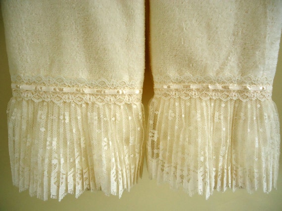 Ivory Velour Fingertip Towels (2): 4 1/2 Pleaded Organza Lace Ruffle