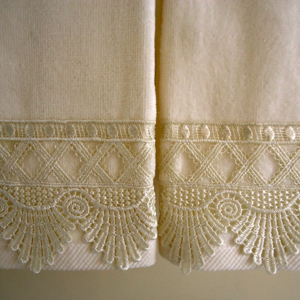CREAM LACE Fingertip/Guest towels (2) Ivory Velour Cotton new custom-embellished