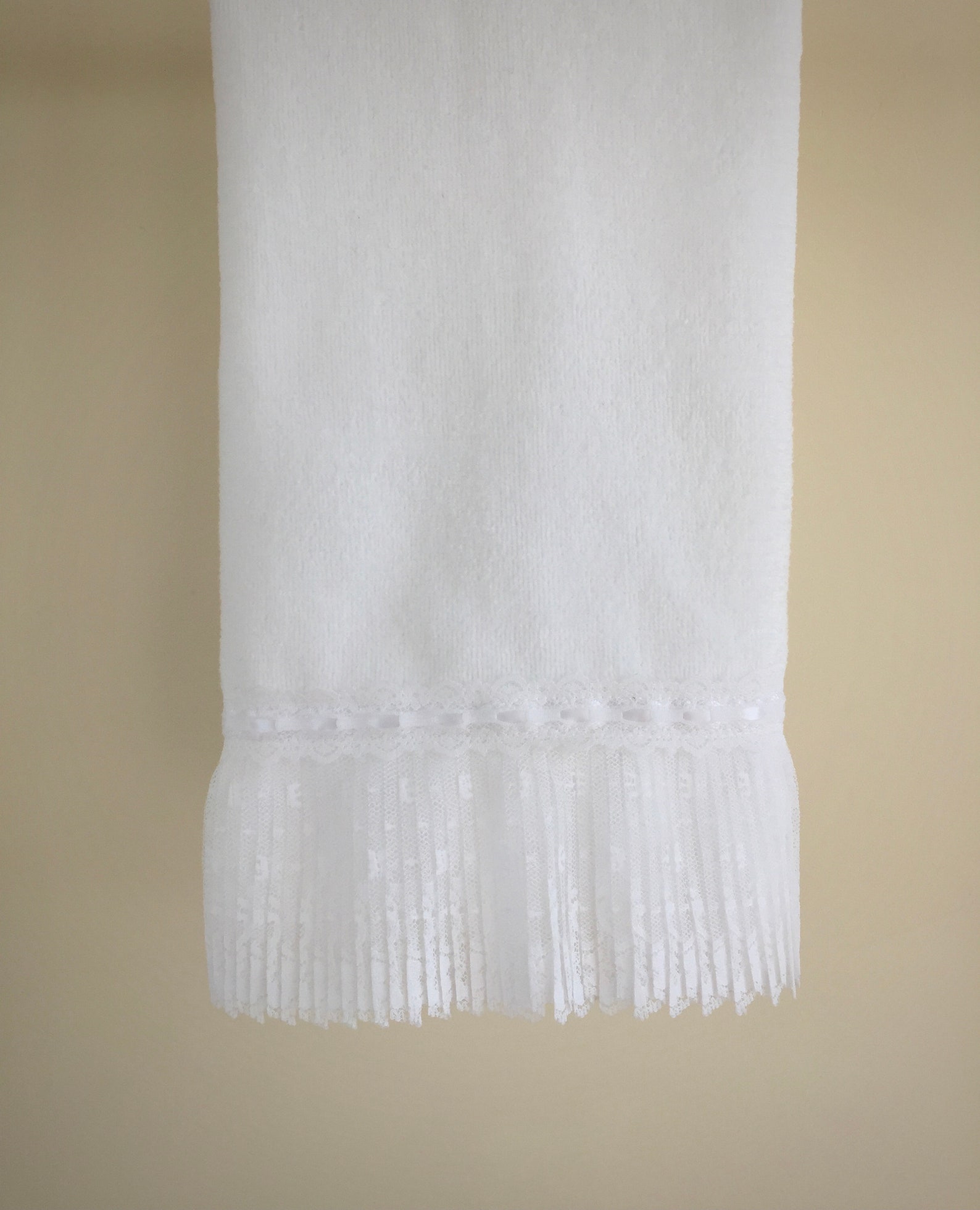 RUFFLE LACE Hand Towel 1 Lace Trim WhiteVelour Weave 100 Etsy