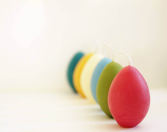 Handmade Beeswax Easter Egg Candle: Natural Honey Scent