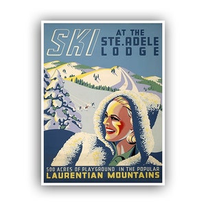Puede incluir: Póster vintage de esquí con una mujer con un abrigo blanco con capucha sonriendo frente a un paisaje montañoso nevado. El texto dice "SKI AT THE STE. ADELE LODGE 500 ACRES OF PLAYGROUND IN THE POPULAR LAURENTIAN MOUNTAINS."