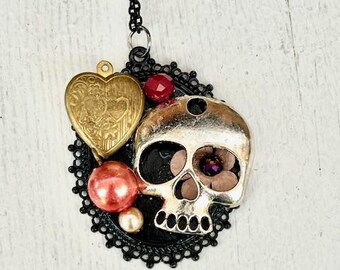 Macabre Love - Schädelzuneigung