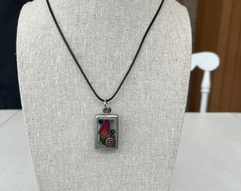 Süße Knospe mit Schnecke Schattenbox Curio Halskette