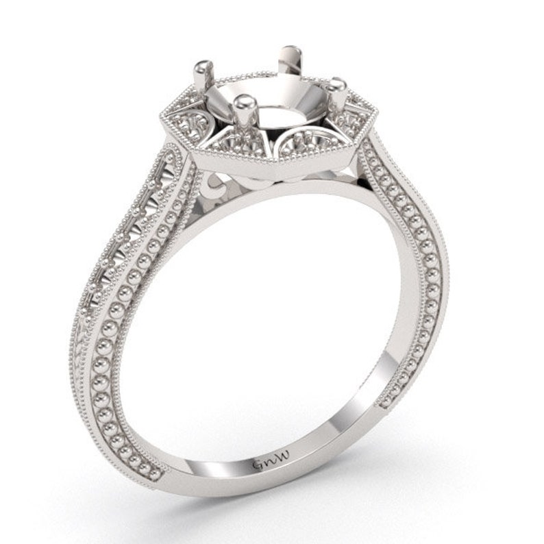 Round Antigue Style Ring Mounitng
