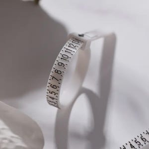 MULTISIZER Ring sizing gauge - Finger Sizer, Adjustable Ring Sizer, Half and Half Sizes, Ring Sizing Tool, Plastic Ring Sizer, Flexible