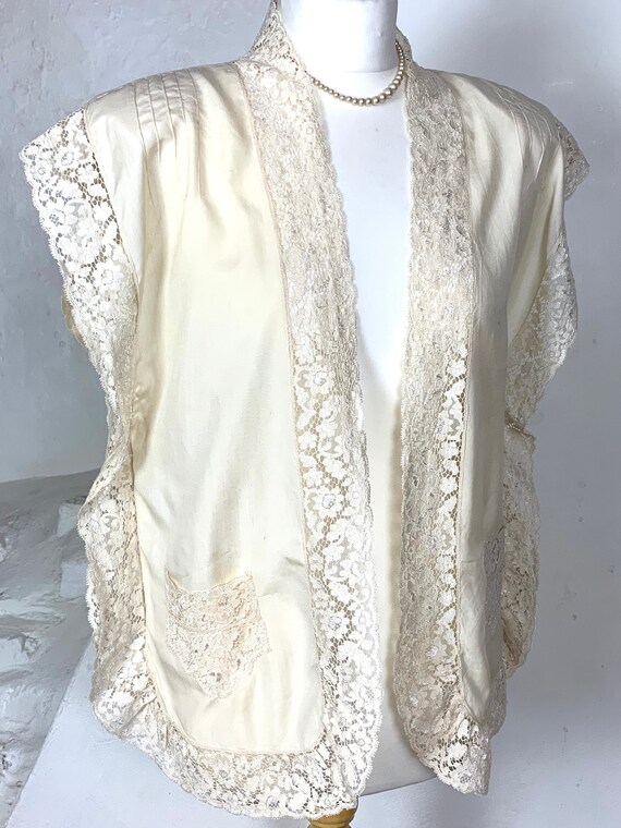 1920s/30s loose fit silk and lace jacket with pock